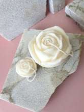 Load image into Gallery viewer, Rose Bud Candle