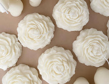 Load image into Gallery viewer, Peony Sculpted Candle