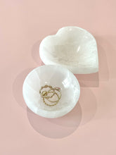 Load image into Gallery viewer, Selenite Bowl