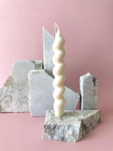 Load image into Gallery viewer, Twisted Pillar