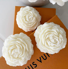 Load image into Gallery viewer, Peony Sculpted Candle