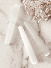 Load image into Gallery viewer, Selenite Wand